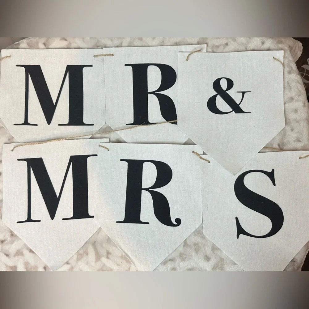 White 'Mr & Mrs' Banner